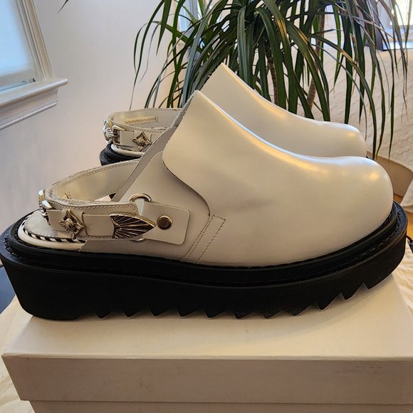 Toga Virilis White Buckle Flats Mens EU 41/ Womens EU 40 - Picture 1 of 5